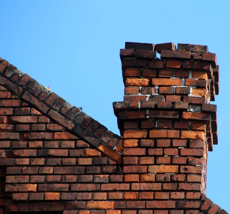 Signs Your Southgate Home Needs a Chimney Inspection Damaged chimney on an Southgate home showing cracks and missing mortar